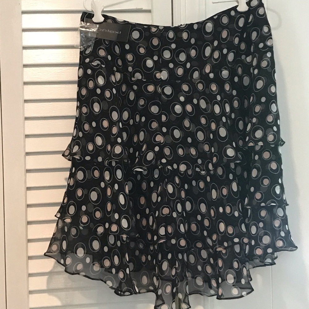 Context ruffle skirt